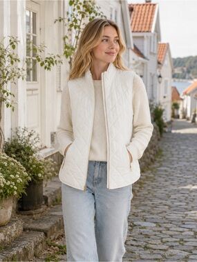 Crown & Ivy Quilted White Vest with Gold Zippers - Size Large